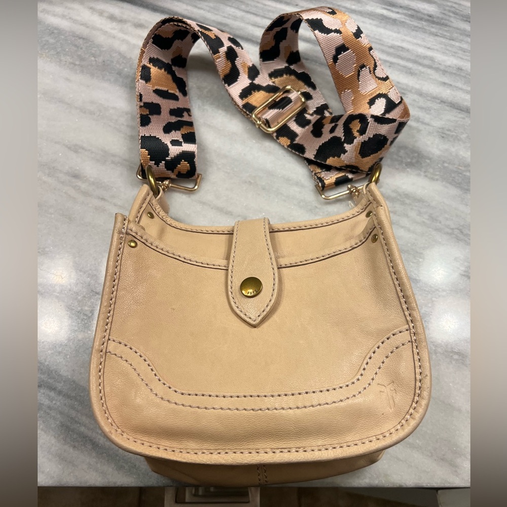 Frye Small Leather Saddlebag in Desert Sand. Beautiful bag, NWOT!